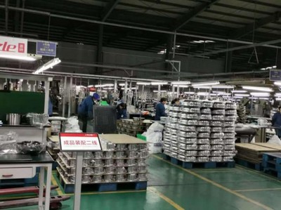 上海“全球新品首發(fā)地”雙輪驅(qū)動(dòng) 本土品牌發(fā)力與軟件銷售新浪潮